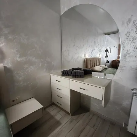 мери Apartment *